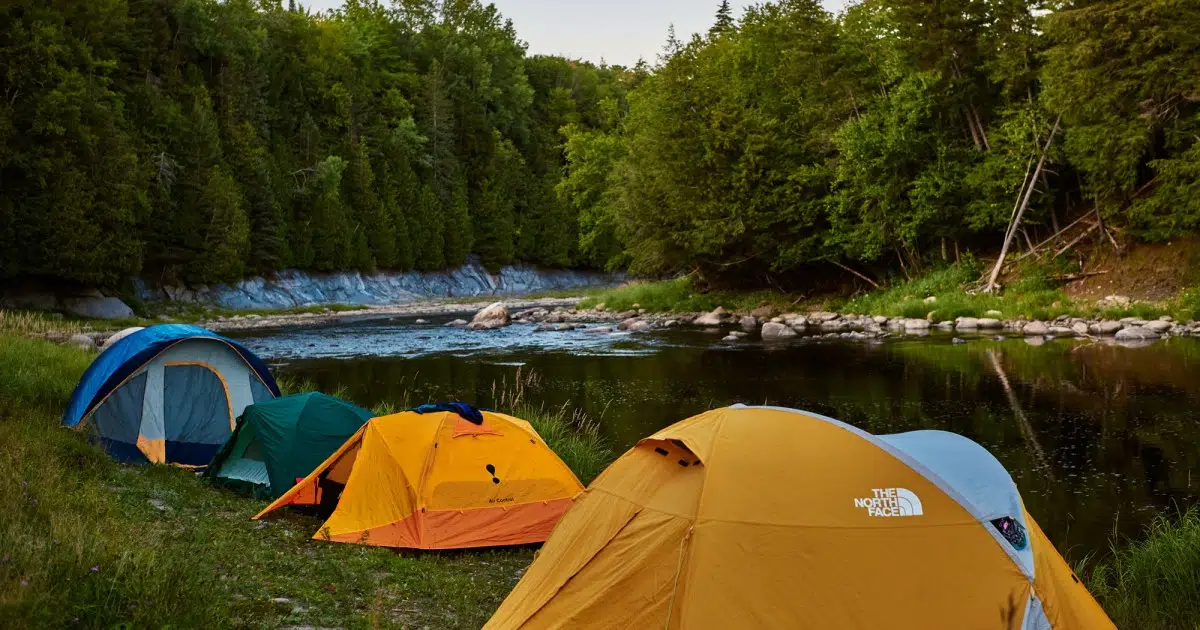 choisir de faire du camping autour des lacs de France