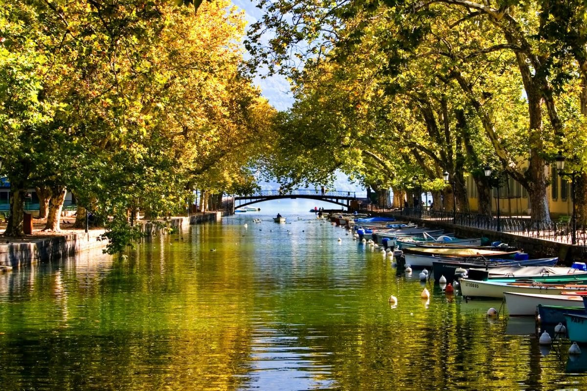 L'emblématique Pont des Amoureux : un must see à Annecy